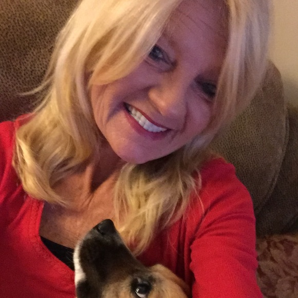 Meet your Posher, Aubrey - Picture 1 of 2